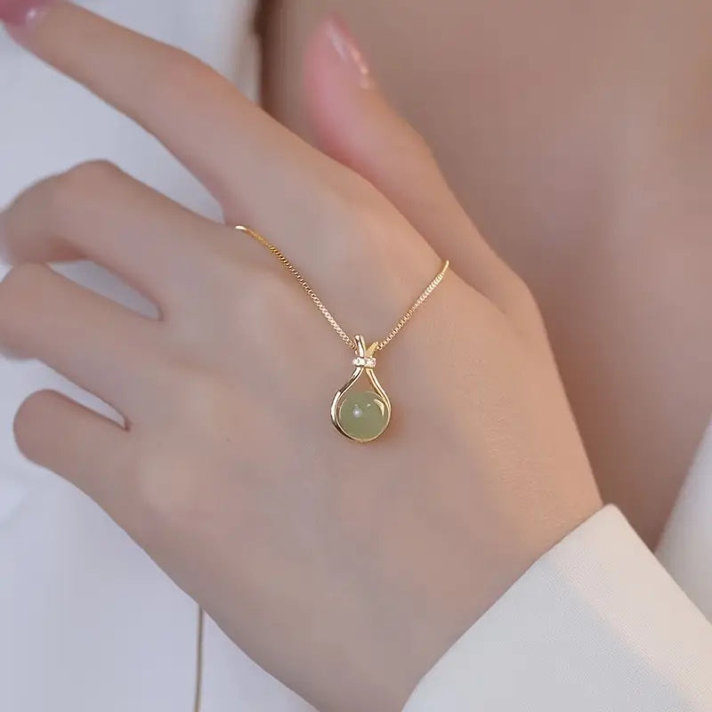 colgante de oro jade