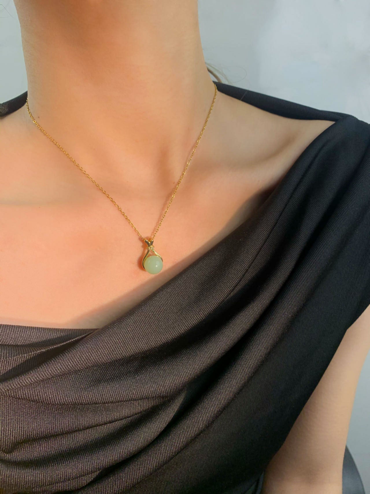 colgante de oro jade